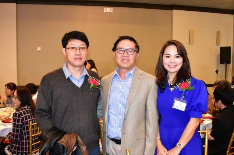 薪火相传三十四载，聚焦AI启新程——休斯顿华夏学人协会隆重举行34周年庆典暨会长交接仪式